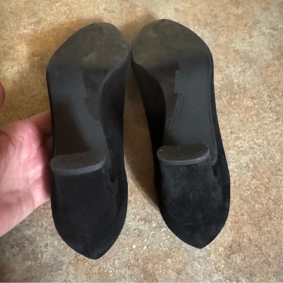 Stuart Weitzman black suede pumps - Picture 4 of 5